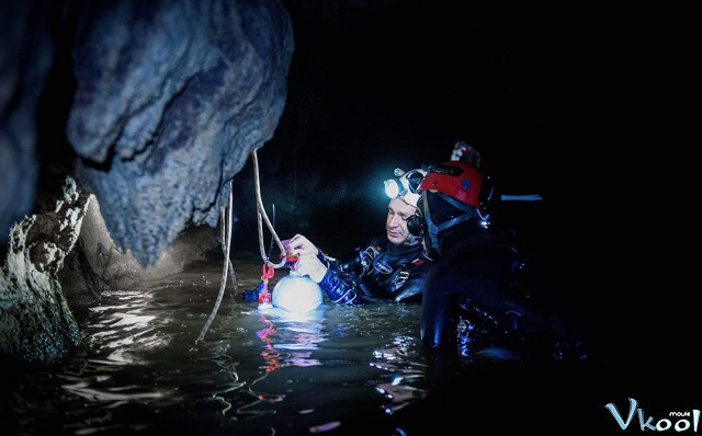 Xem Phim Cuộc Giải Cứu Hang Tham Luang - The Cave - Vkool.Net - Ảnh 4