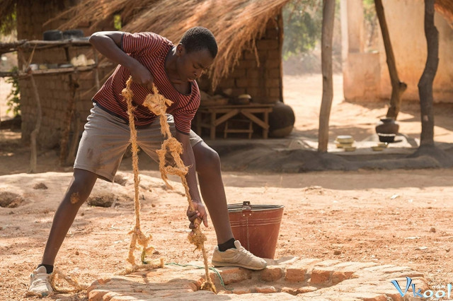 Xem Phim Cậu Bé Khai Thác Gió - The Boy Who Harnessed The Wind - Vkool.Net - Ảnh 3